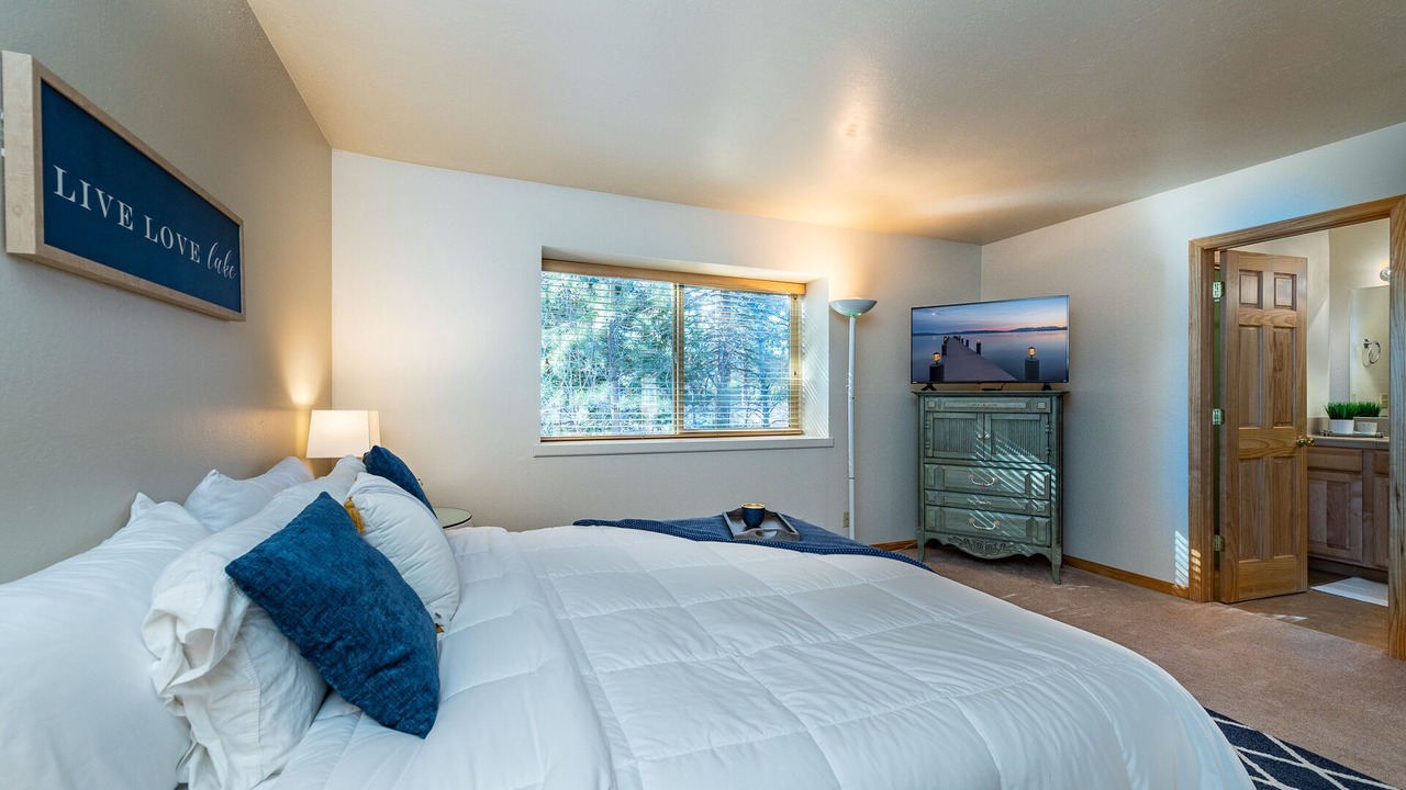 Photo of Bedroom in Lake Forest