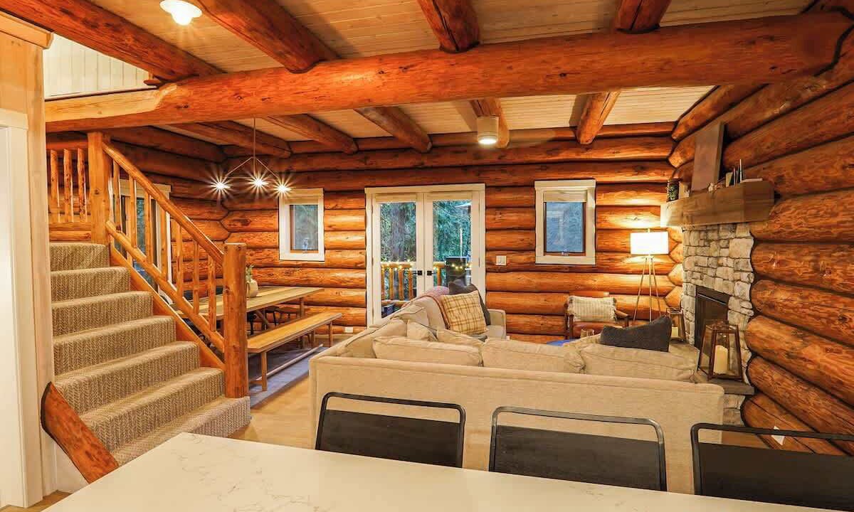 Photo of Livingroom in Glacier