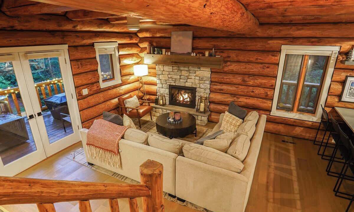 Photo of Livingroom in Glacier