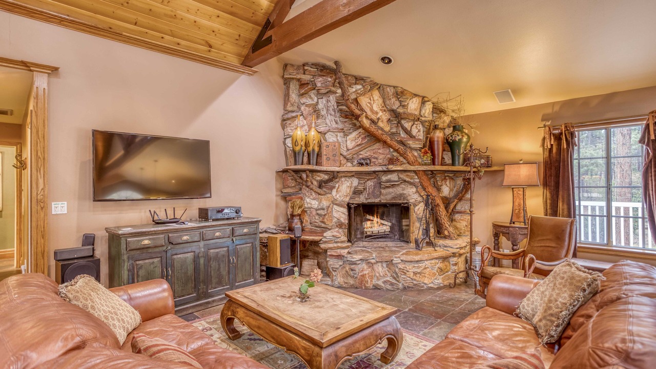 Photo of Livingroom in Fox Farm