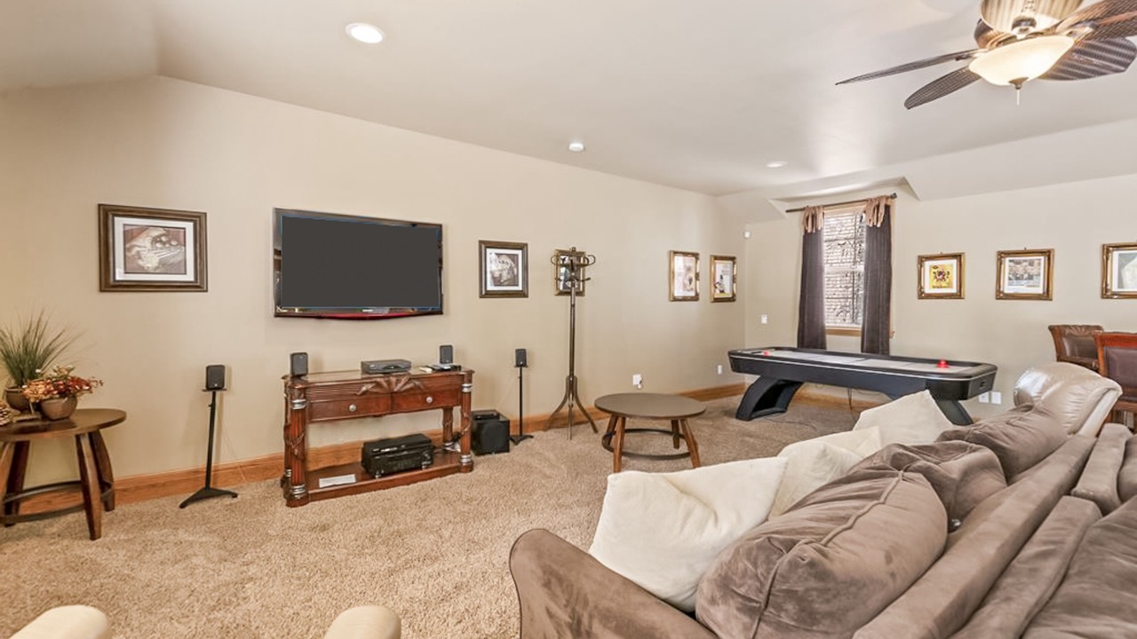 Photo of Livingroom in Fox Farm