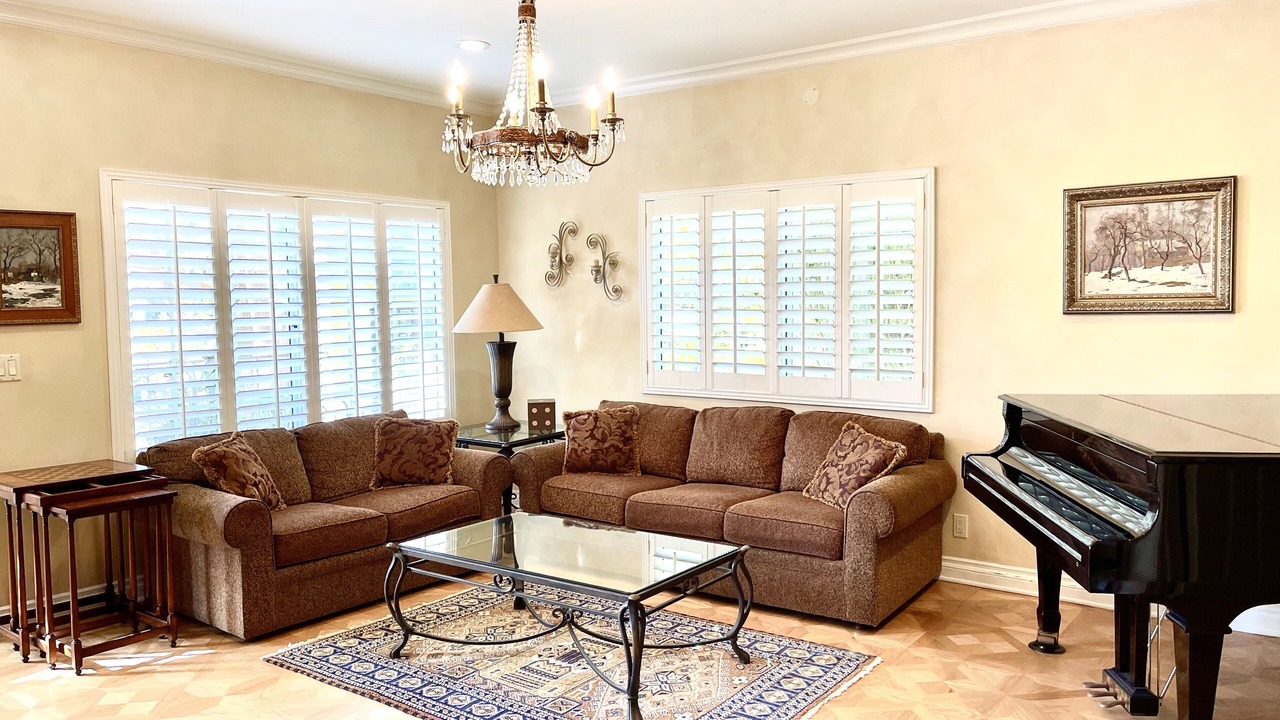 Photo of Livingroom in North of Wilshire