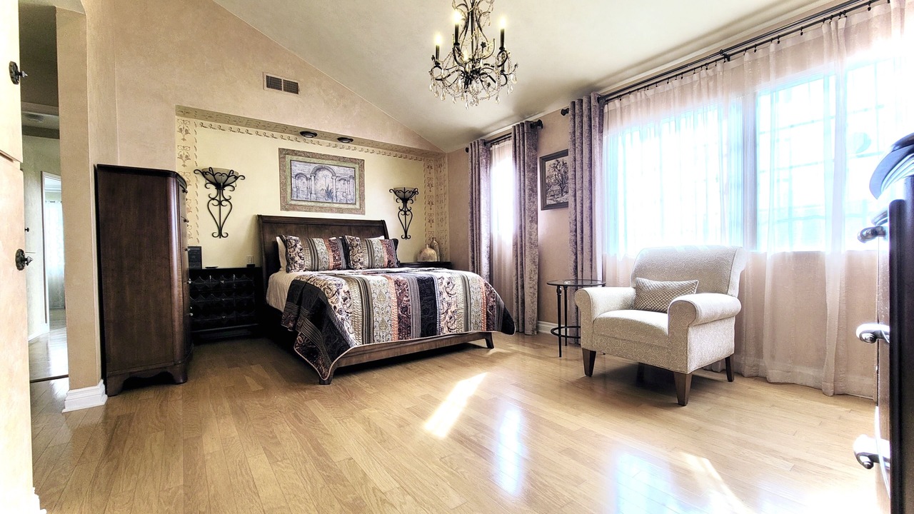 Photo of Bedroom in North of Wilshire