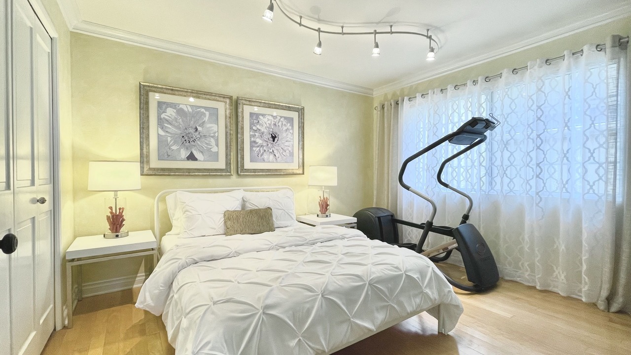 Photo of Bedroom in North of Wilshire