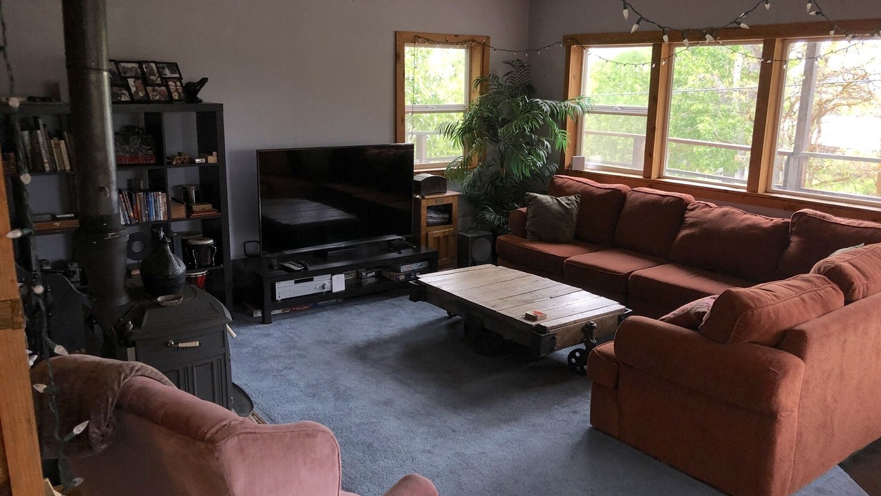 Photo of Livingroom in Modoc County