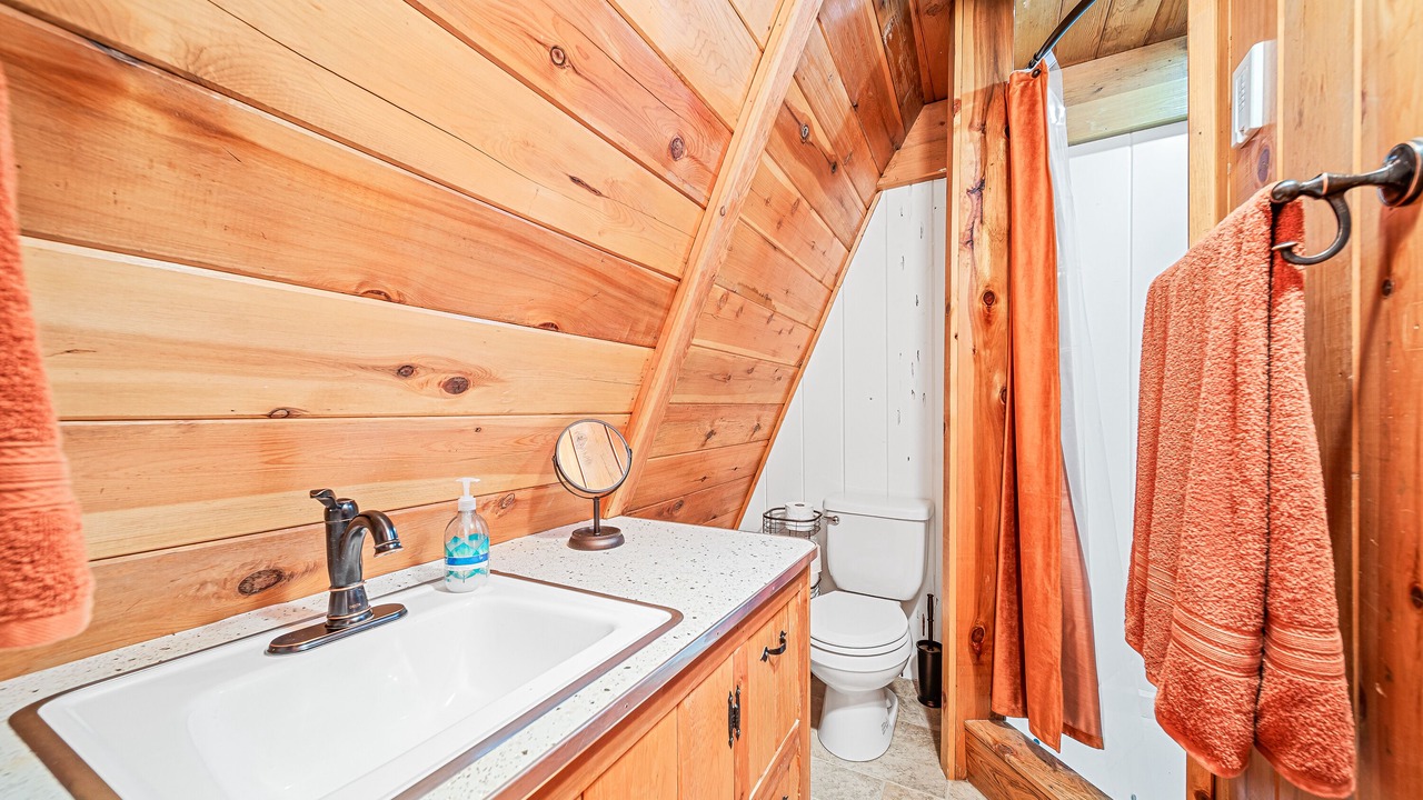 Photo of Bathroom in Klamath Falls