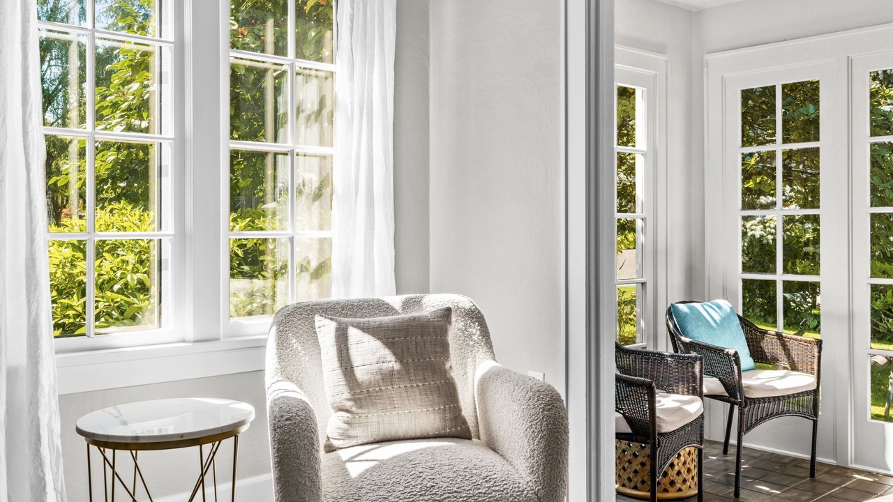 Photo of Livingroom in Amazon