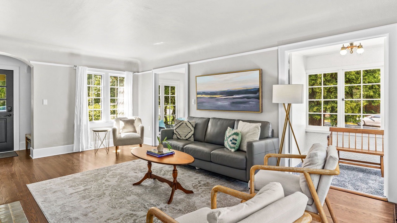 Photo of Livingroom in Amazon
