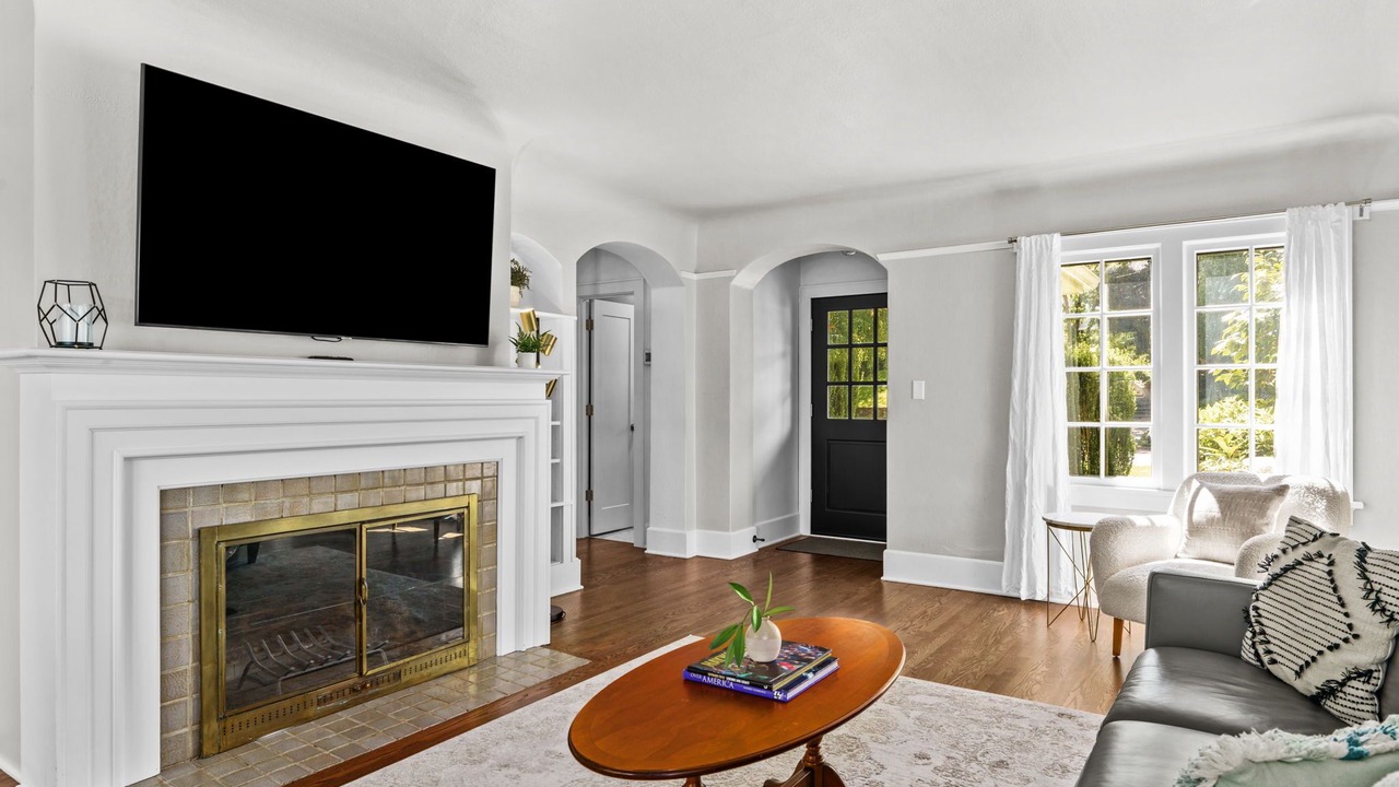 Photo of Livingroom in Amazon