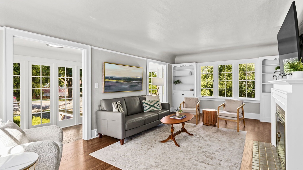 Photo of Livingroom in Amazon