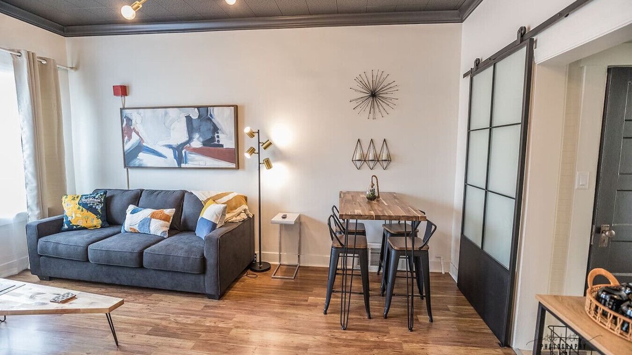 Photo of Livingroom in Downtown