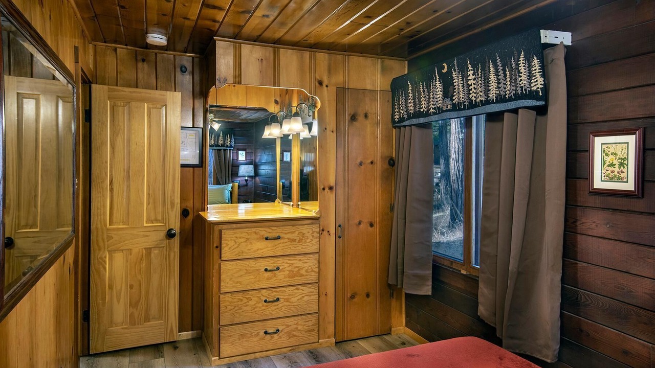 Photo of Bedroom in North Wawona