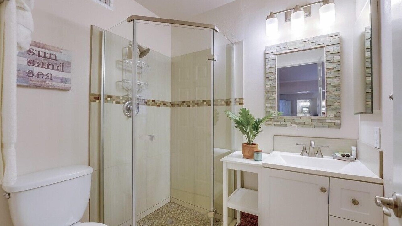 Photo of Bathroom in South Mission Beach