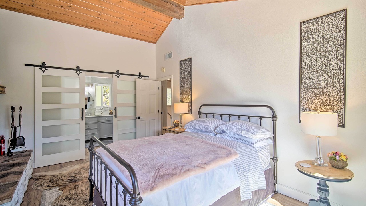 Photo of Bedroom in Crestline