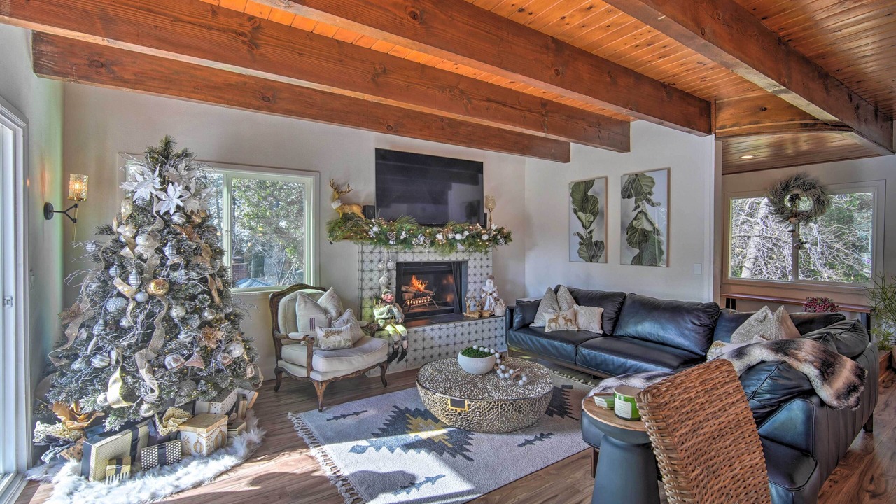 Photo of Livingroom in Crestline