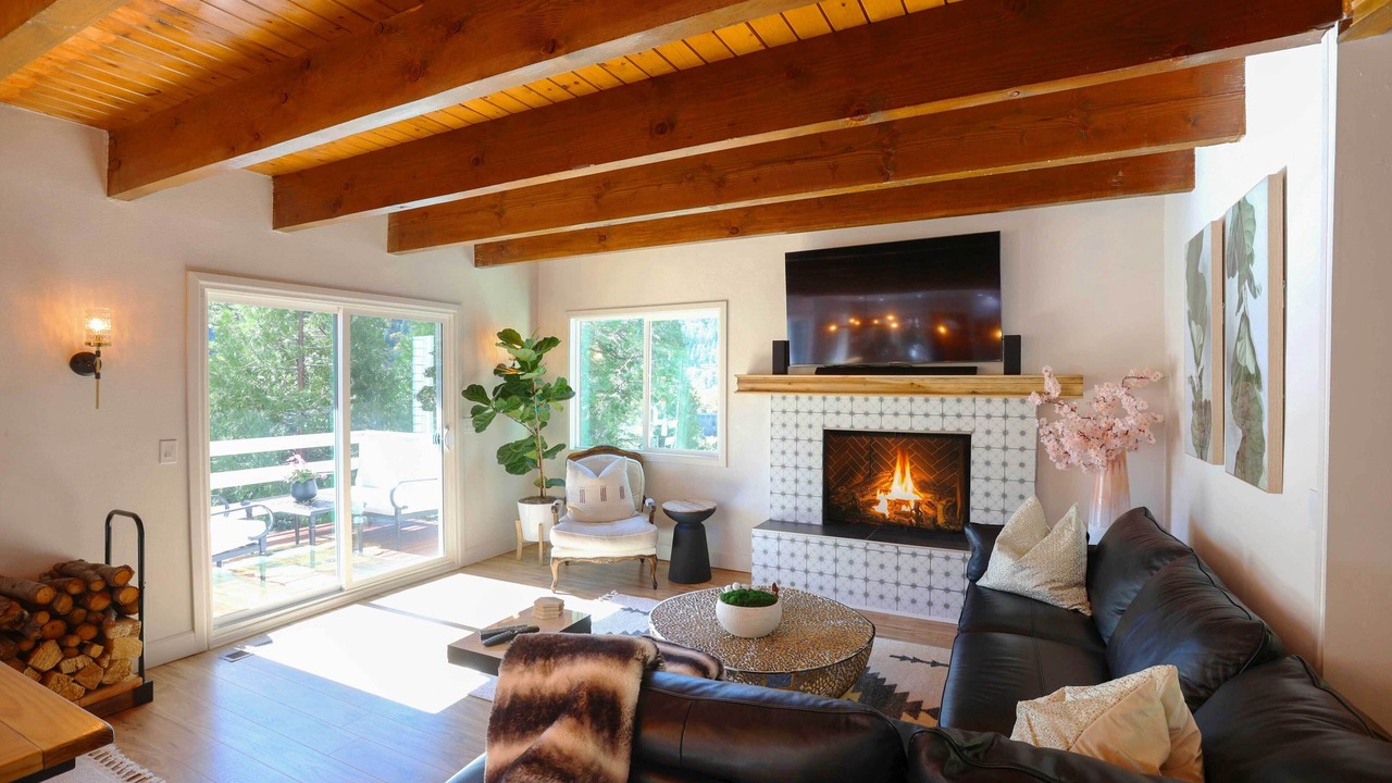 Photo of Livingroom in Crestline