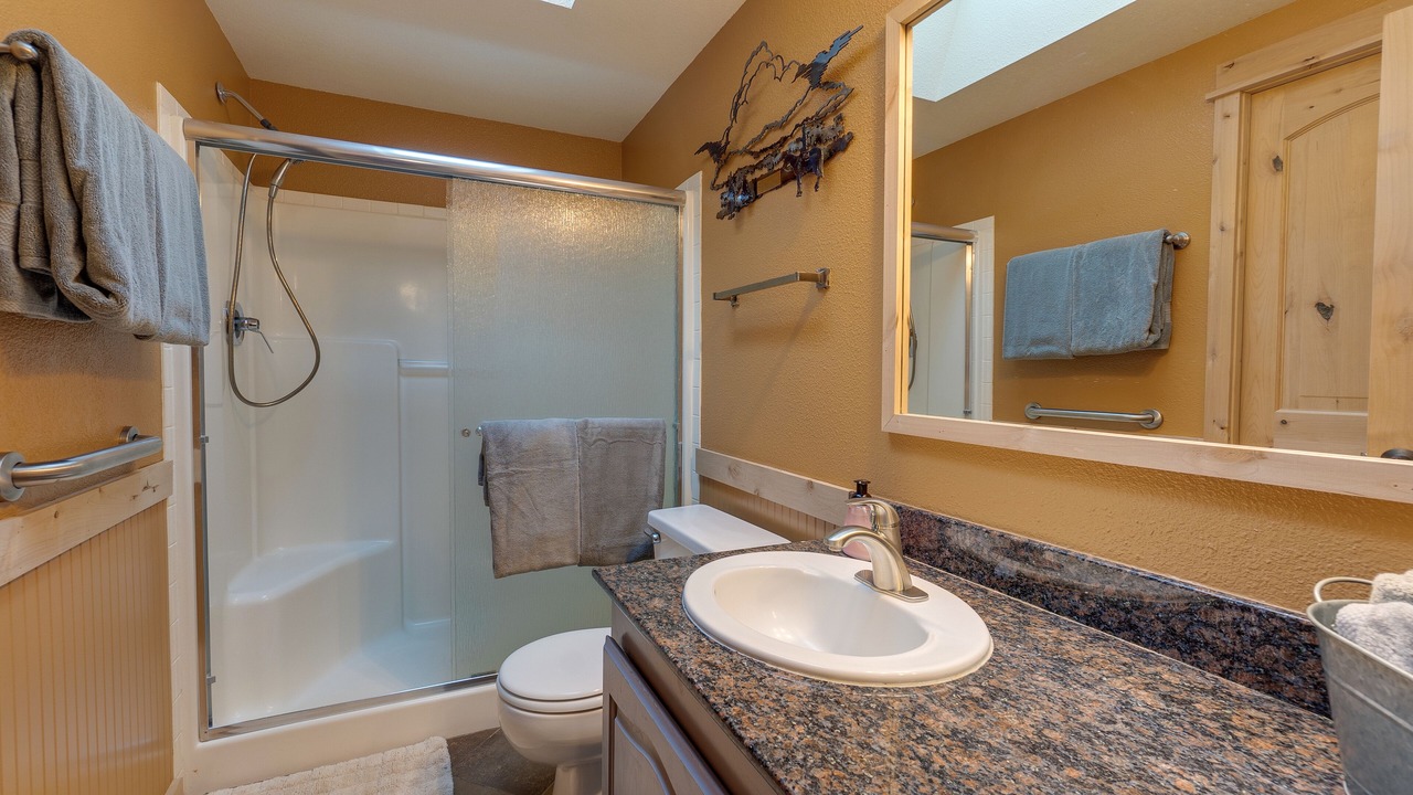 Photo of Bathroom in Gold Beach