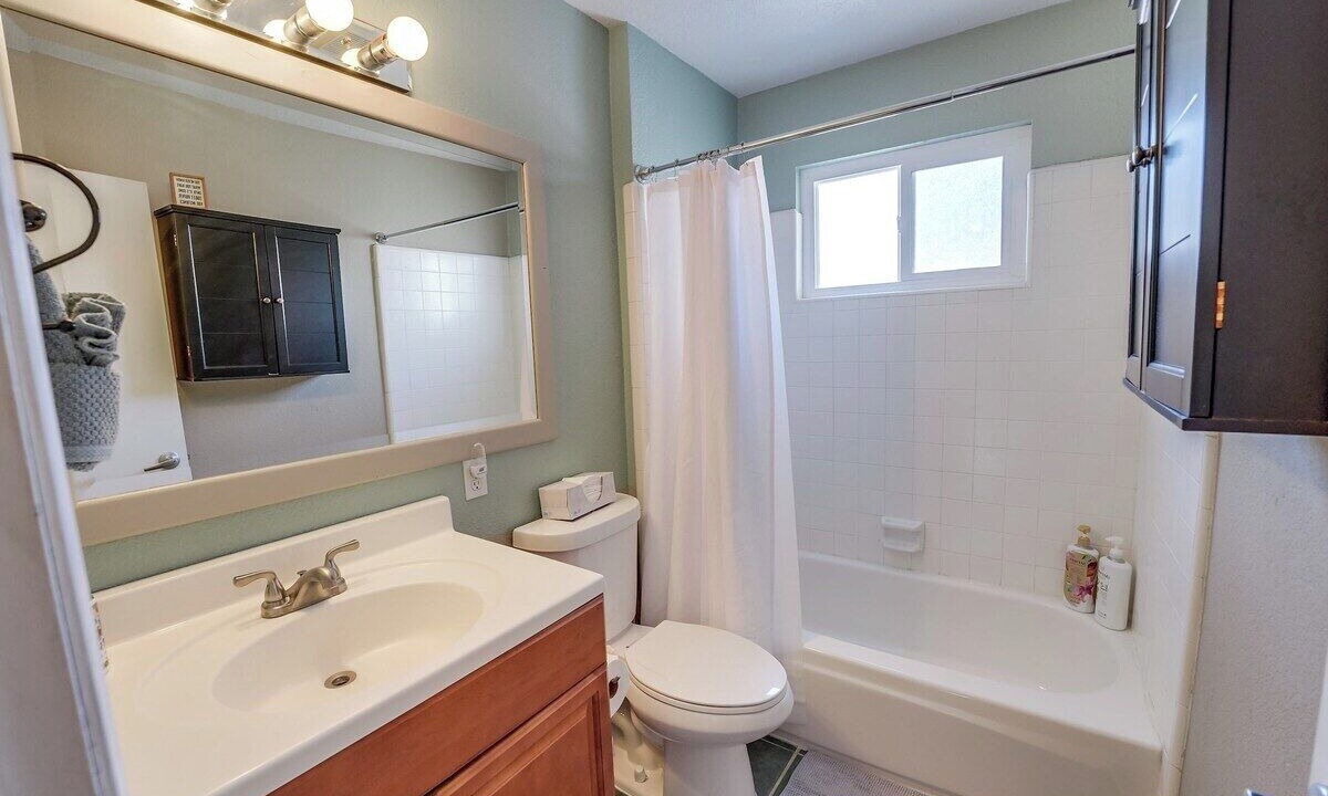Photo of Bathroom in Bay Park