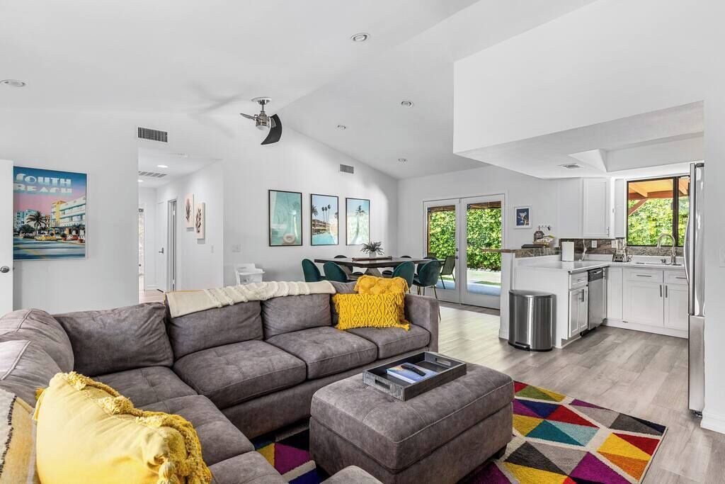 Photo of Livingroom in Desert Park Estates