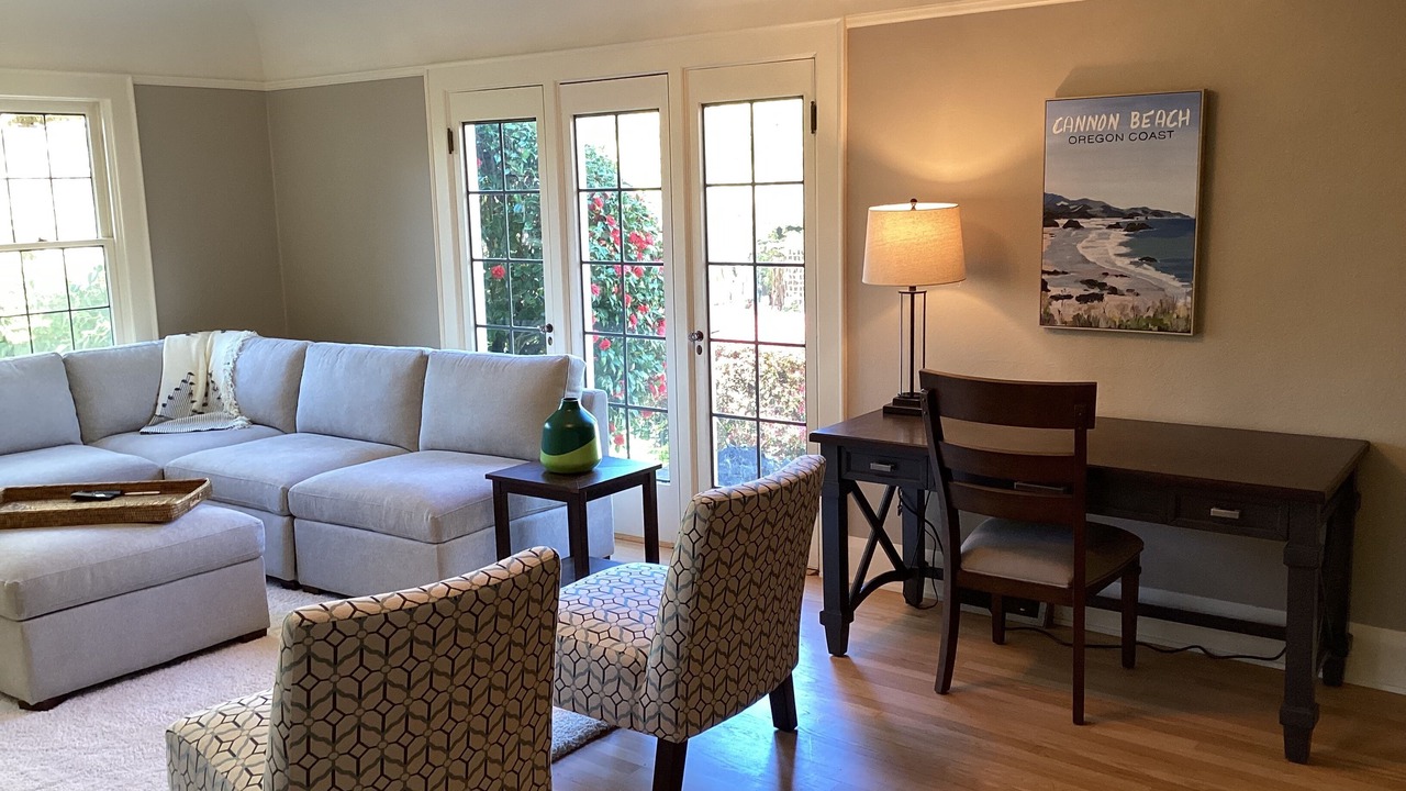 Photo of Livingroom in Amazon