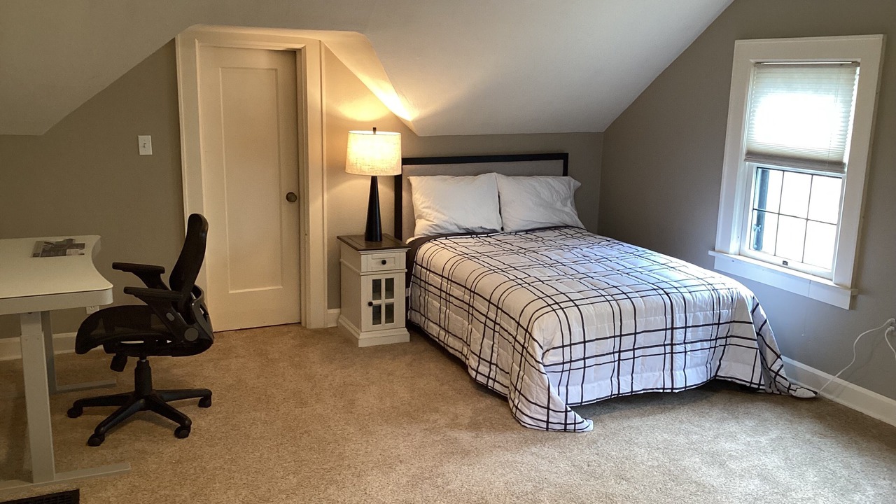 Photo of Bedroom in Amazon