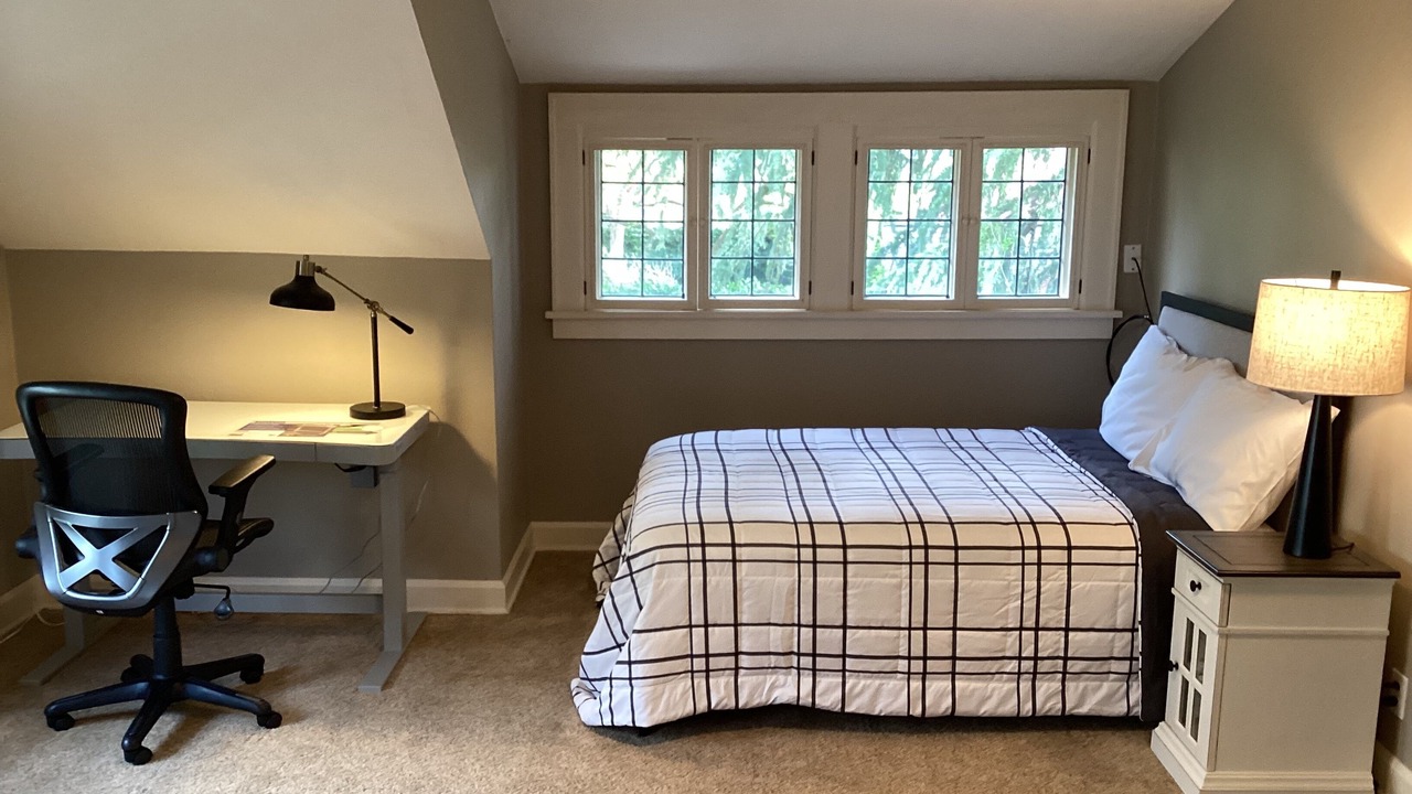 Photo of Bedroom in Amazon