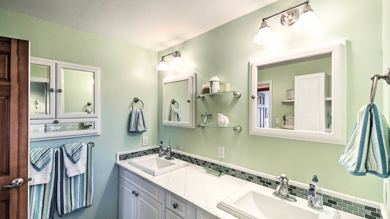 Photo of Bathroom in Tillicum