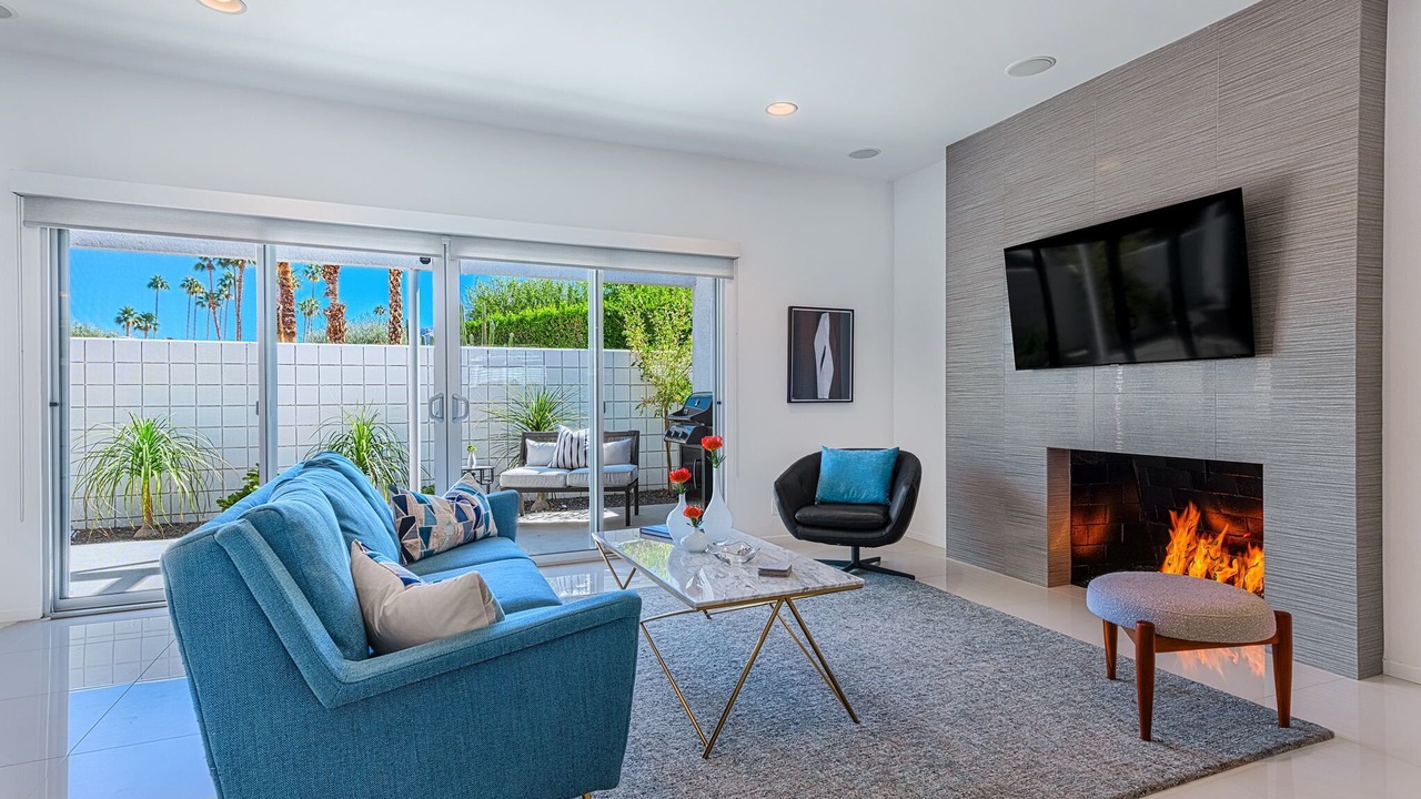 Photo of Livingroom in Canyon Corridor