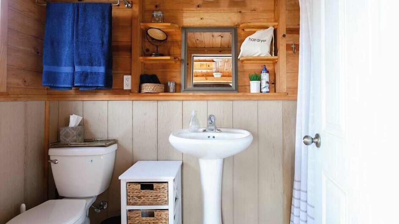 Photo of Bathroom in Lakeside