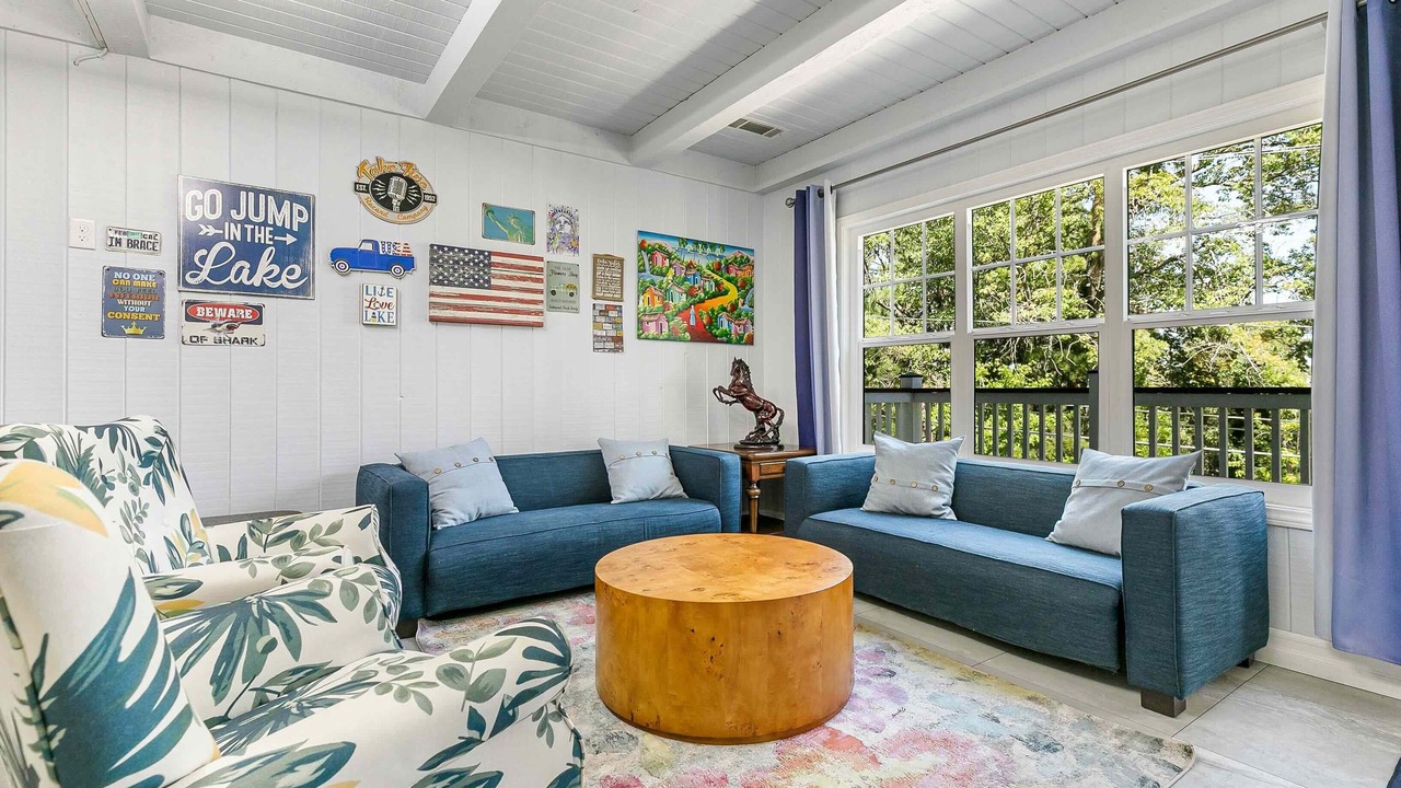 Photo of Livingroom in Lake Arrowhead