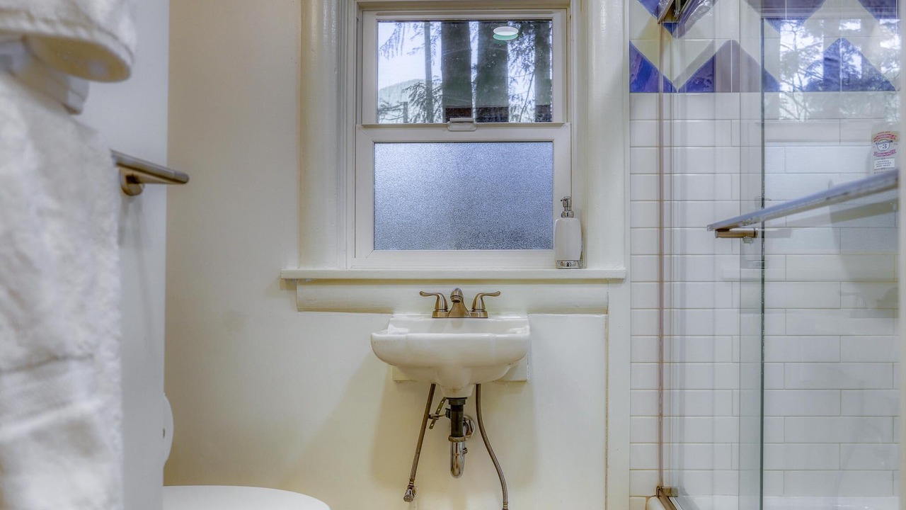 Photo of Bathroom in Rhododendron