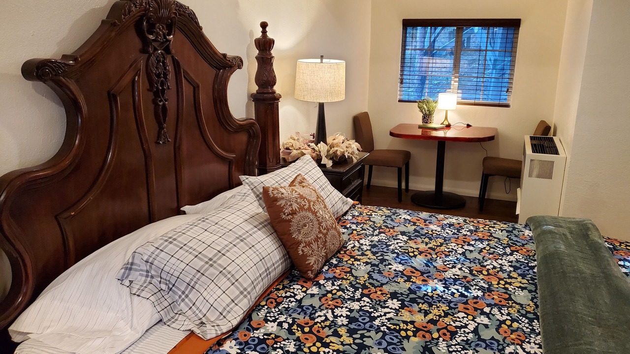 Photo of Bedroom in Twin Peaks