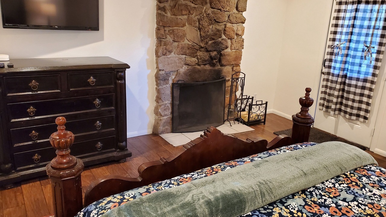 Photo of Bedroom in Twin Peaks