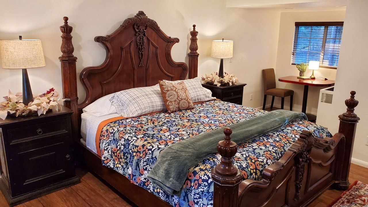 Photo of Bedroom in Twin Peaks