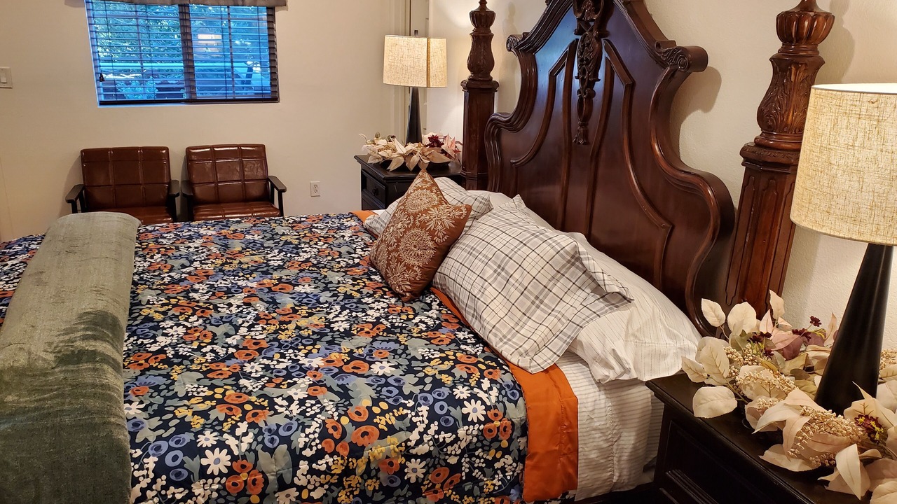 Photo of Bedroom in Twin Peaks