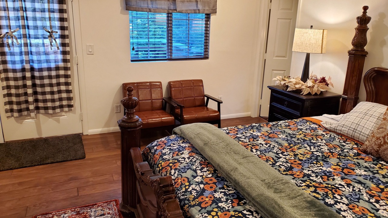 Photo of Bedroom in Twin Peaks