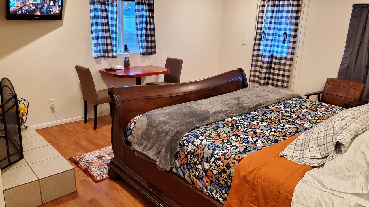 Photo of Bedroom in Twin Peaks