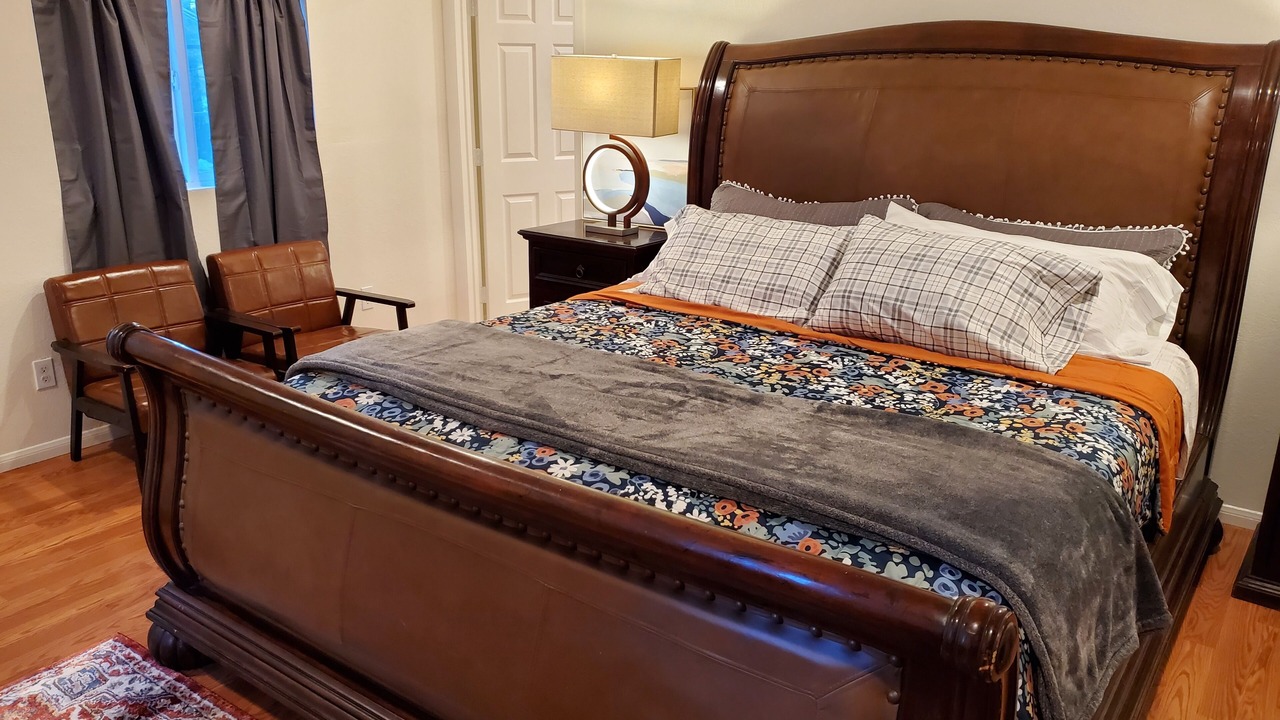 Photo of Bedroom in Twin Peaks
