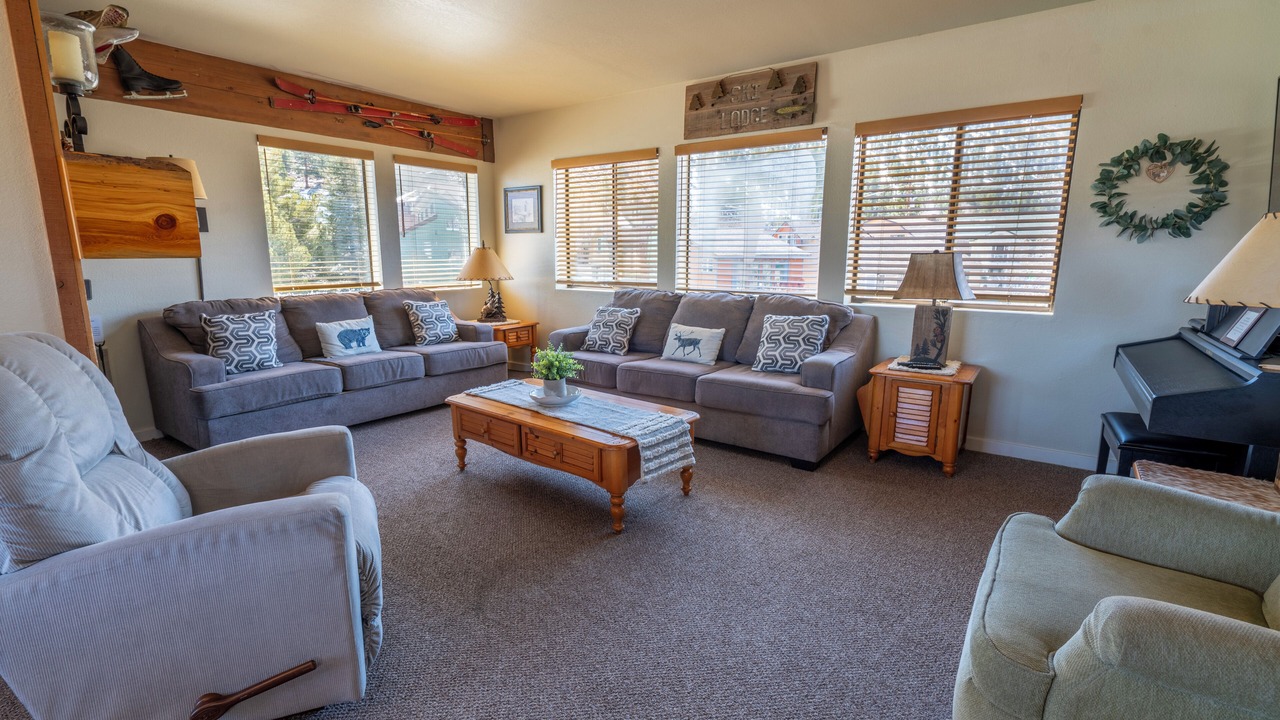 Photo of Livingroom in June Lake