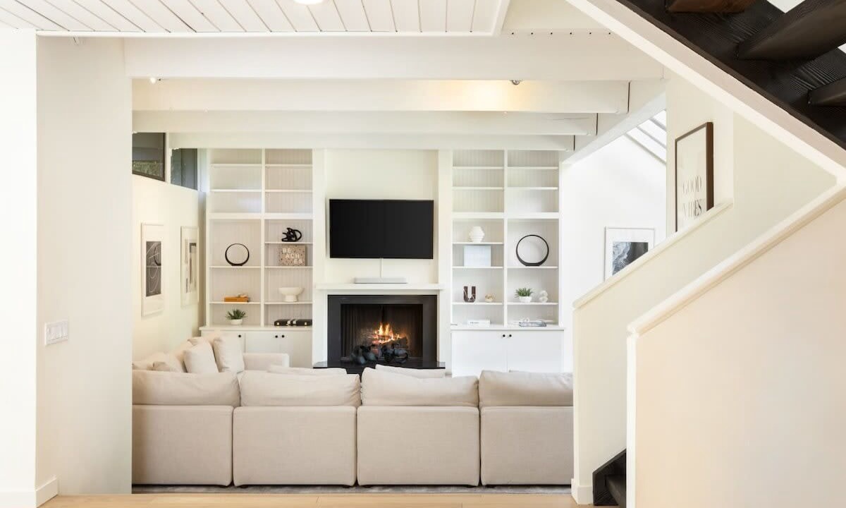 Photo of Bedroom in Eastern Malibu