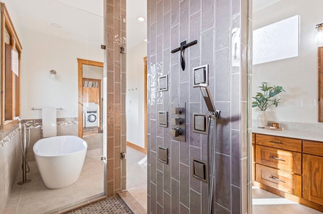 Photo of Bathroom in Powell Butte