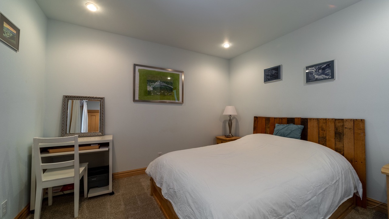 Photo of Bedroom in Shelter Cove