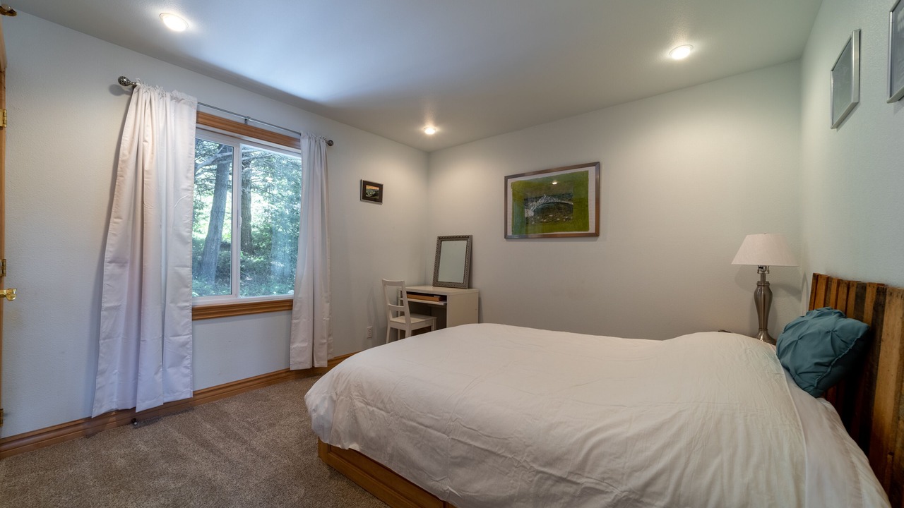 Photo of Bedroom in Shelter Cove