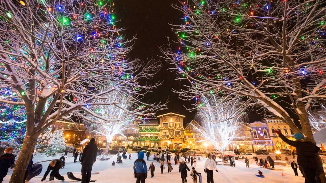 Photo of Others in Downtown Leavenworth