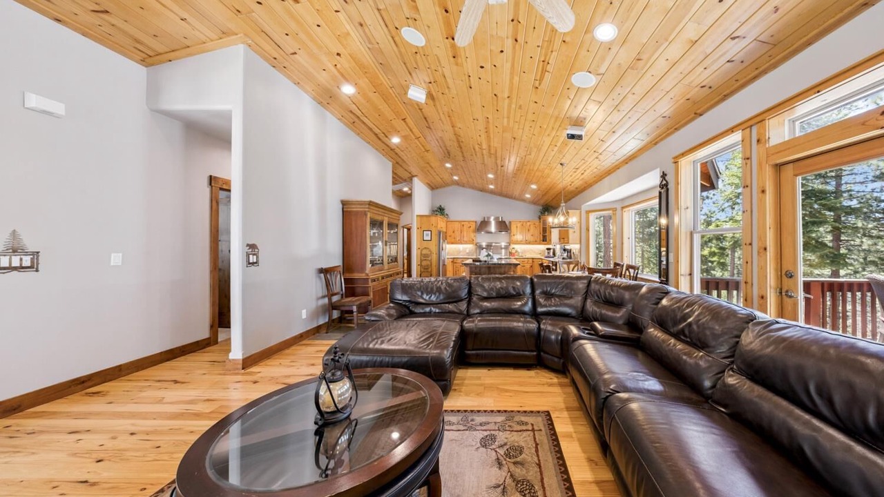 Photo of Livingroom in Pioneer Trail