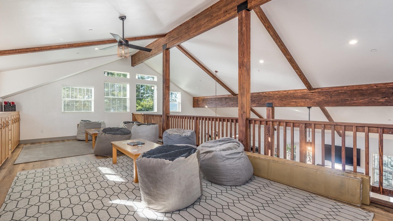 Photo of Livingroom in Yosemite West