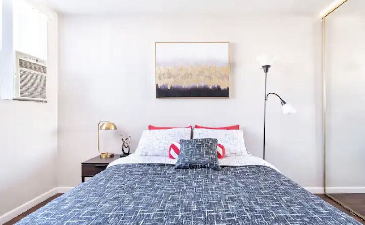 Photo of Bedroom in Downtown Long Beach