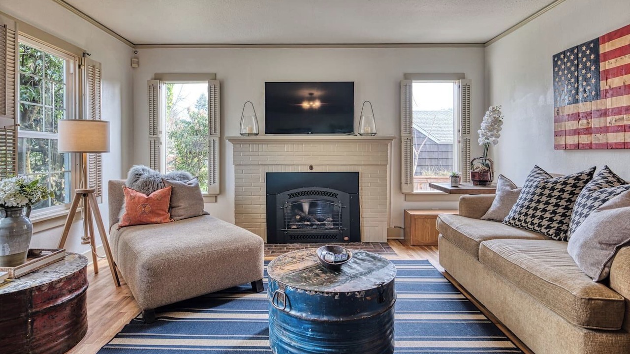 Photo of Livingroom in Amazon