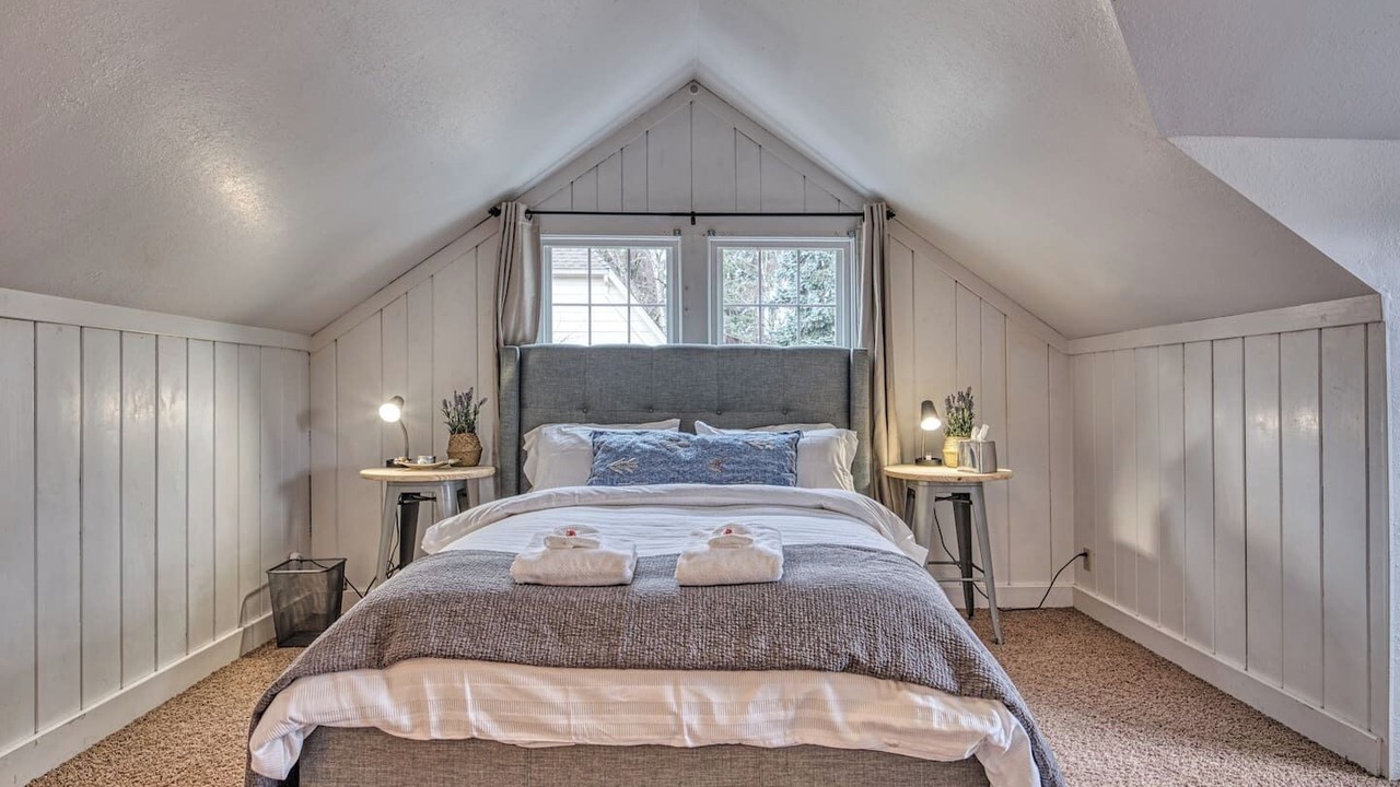 Photo of Bedroom in Amazon