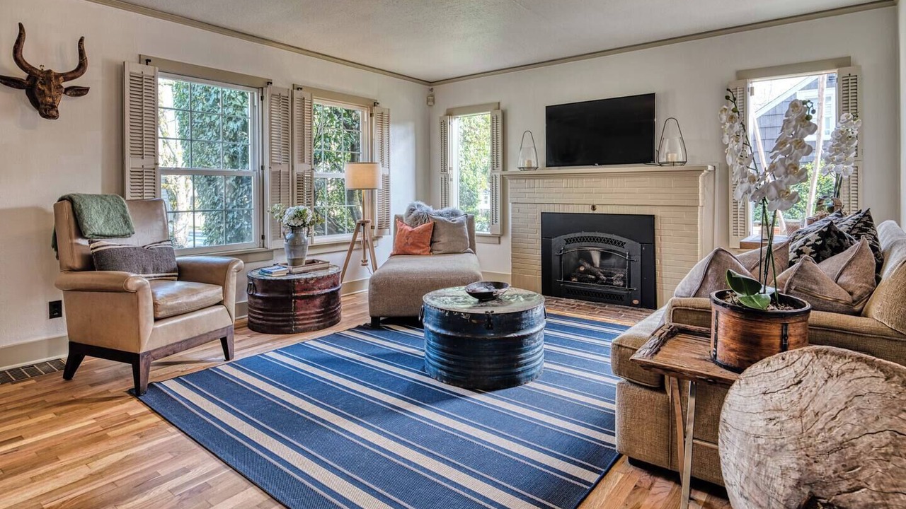 Photo of Livingroom in Amazon